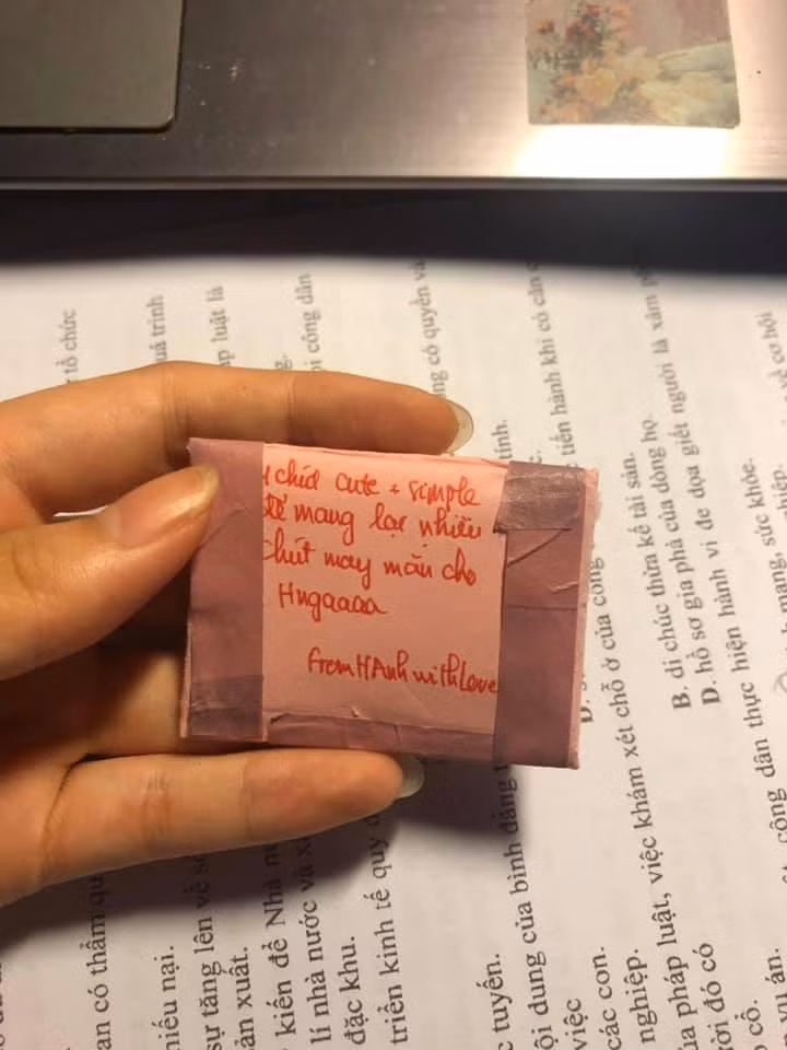 "Lá bùa" đặc biệt mà cô bạn 2k3 nhận được trong kỳ thi THPT ảnh 1