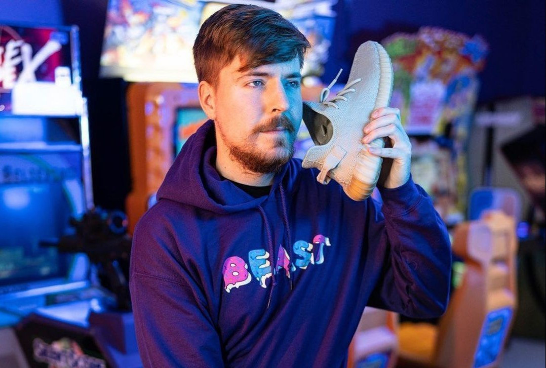 YouTuber bi cao buoc tao moi truong lam viec doc hai