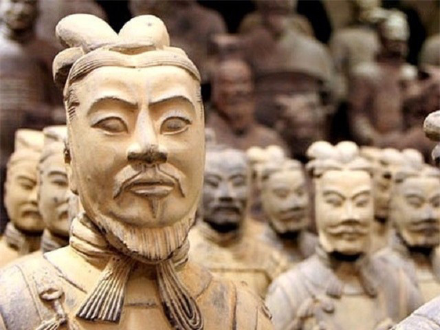 Tại sao tượng binh mã trong lăng Tần Thủy Hoàng có mắt một mí? - Hình 2 Tai sao tuong binh ma trong lang Tan Thuy Hoang co mat mot mi?-Hinh-2