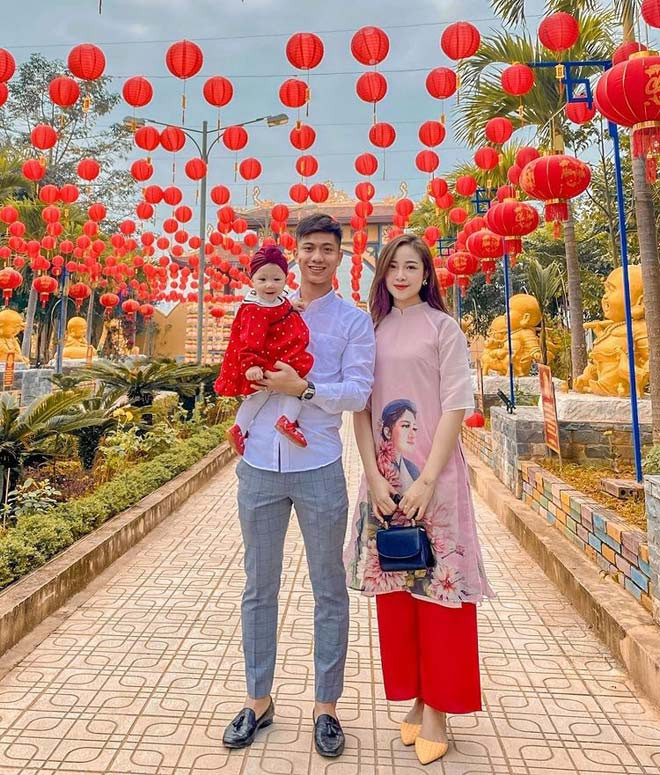 Ba xa Van Duc dang anh mon mon nhu gai moi lon