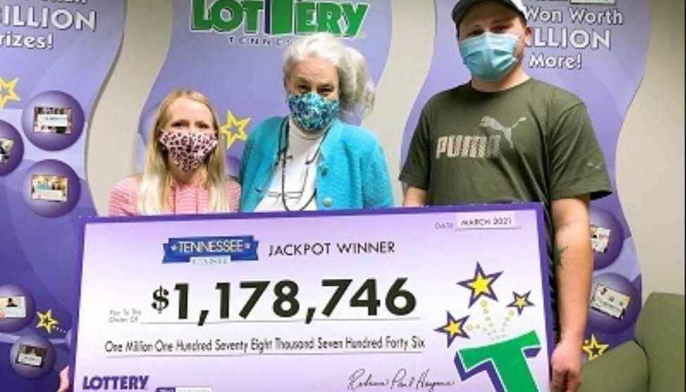 Nguoi dan ong thot tim vi suyt mat tam ve so 1,2 trieu USD