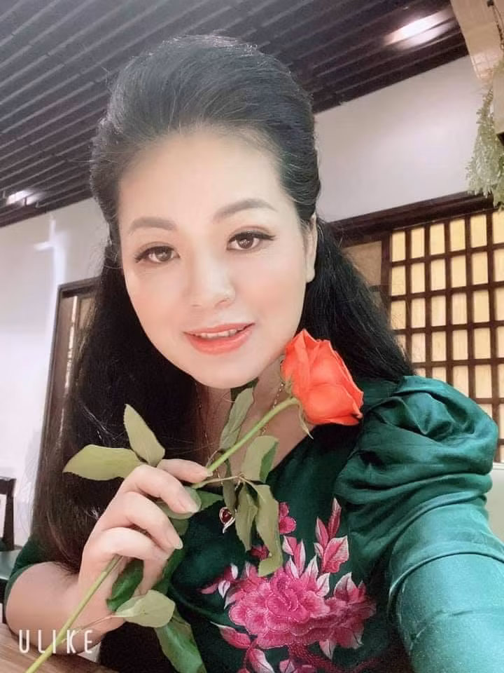 Nhan sac tre trung cua ca si Anh Tho tuoi 45-Hinh-4