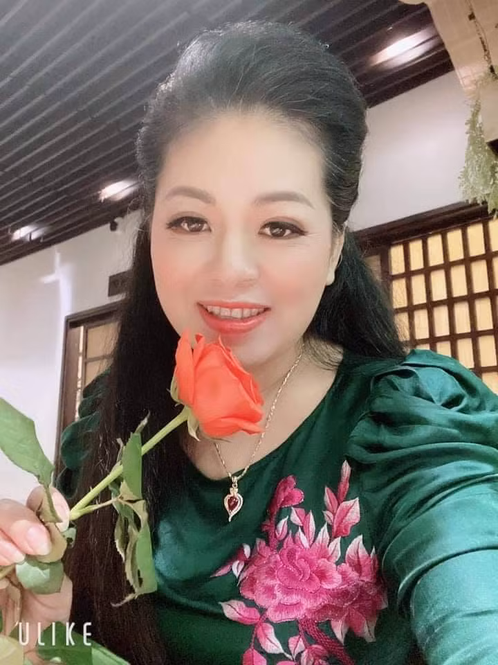 Nhan sac tre trung cua ca si Anh Tho tuoi 45-Hinh-5