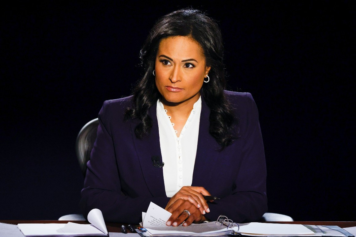 Kristen Welker (sinh năm 1976) là nữ phóng viên của NBC làm việc tại Nhà Trắng từ năm 2011. Tháng 10 năm ngoái, Welker trở thành phụ nữ da đen đầu tiên làm người dẫn chương trình cho cuộc tranh luận bầu cử tổng thống kể từ năm 1992. Mới đây, Welker được NBC thăng chức thành trưởng đoàn báo chí Nhà Trắng. Ảnh: NBC.