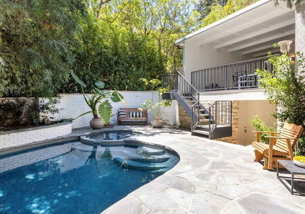 Bất động sản toạ lạc tại khu Los Feliz của thành phố Los Angeles, được nam tài tử mua vào năm 2018.