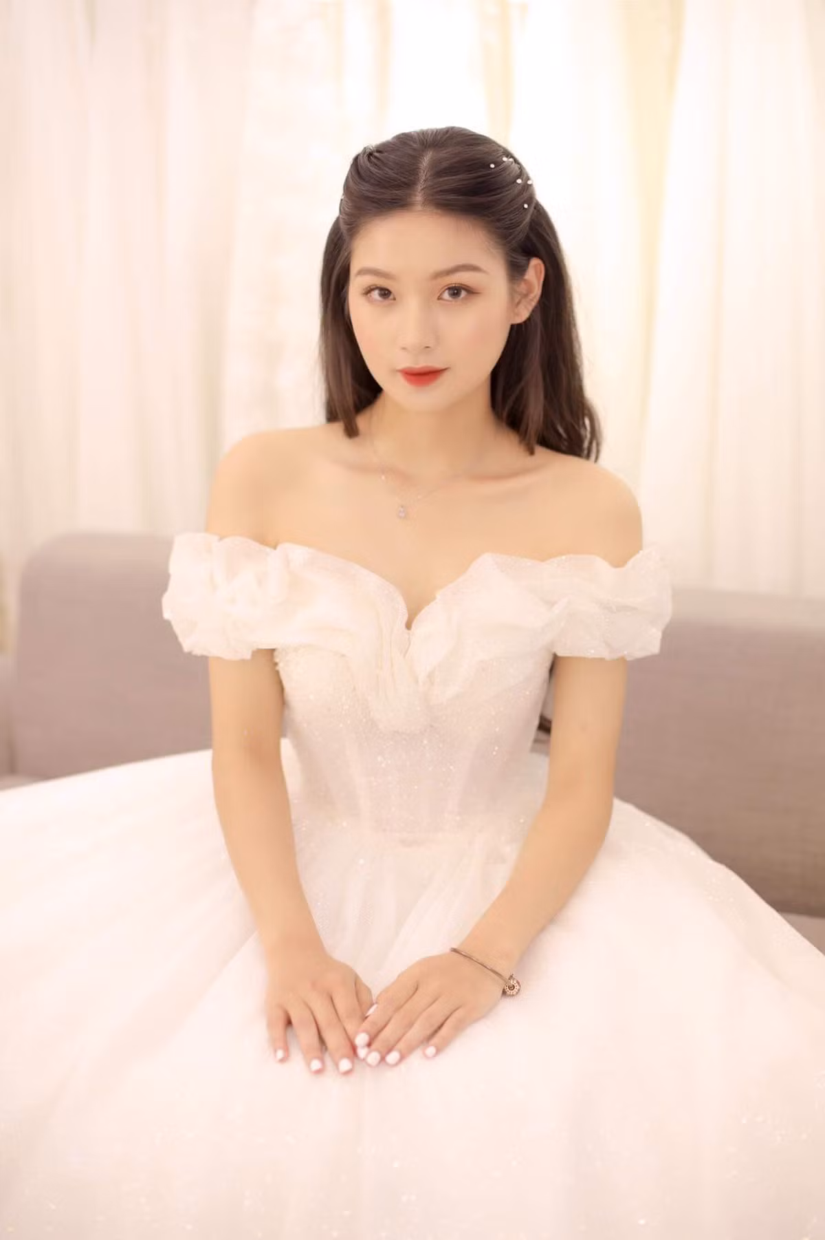 Sau quãng thời gian ôn thi Đại học vất vả, Diệu Anh dành thời gian chăm chút bản thân và làm những điều mà cô yêu thích nhưng trước đây chưa có điều kiện thực hiện.