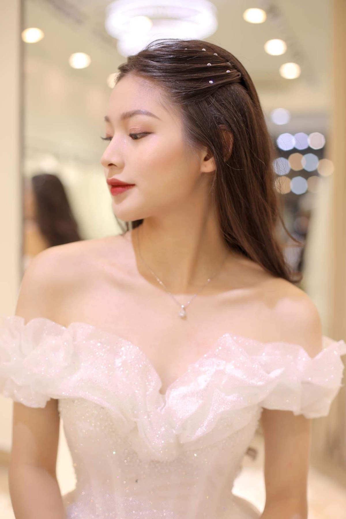 Cô nàng chia sẻ, bản thân rất thích chụp ảnh và vào bếp nấu những món ăn ngon cho gia đình mỗi khi rảnh rỗi.