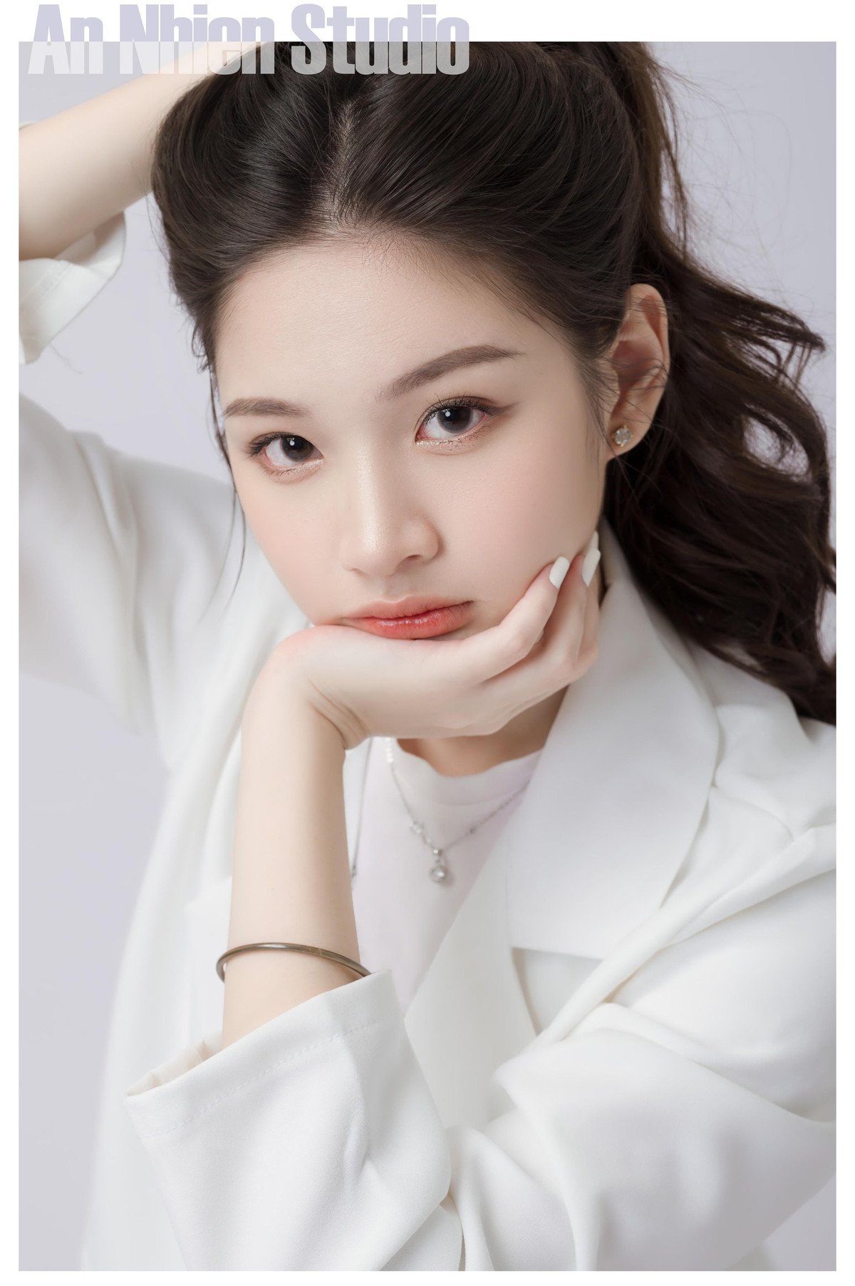 Nhưng mình chỉ coi việc chụp ảnh là để giải trí chứ không có ý định theo nghề này. Đối với mình, tới thời điểm hiện tại, học tập vẫn là quan trọng nhất!”