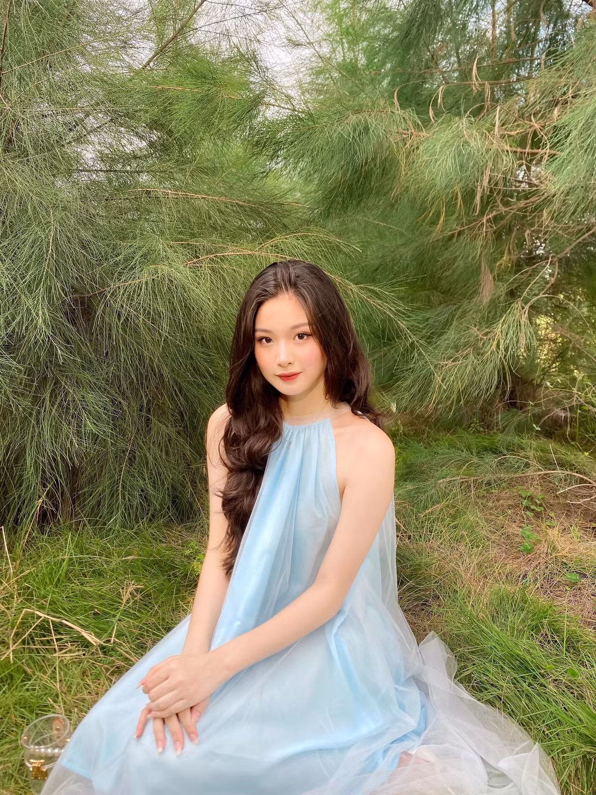 Đồng thời lưu giữ lại những khoảnh khắc đẹp của tuổi 18 trước khi ra Hà Nội, xa gia đình đi học Đại học.