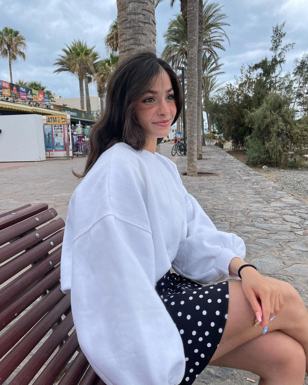 Ở tuổi 23, Yusra Mardini yêu thích trang phục thoải mái. Đôi lúc, cô đổi mới hình ảnh khi diện váy áo theo phong cách gợi cảm, ngọt ngào. Cô biết cách chọn trang phục sao cho phù hợp với vóc dáng 1,65 m.