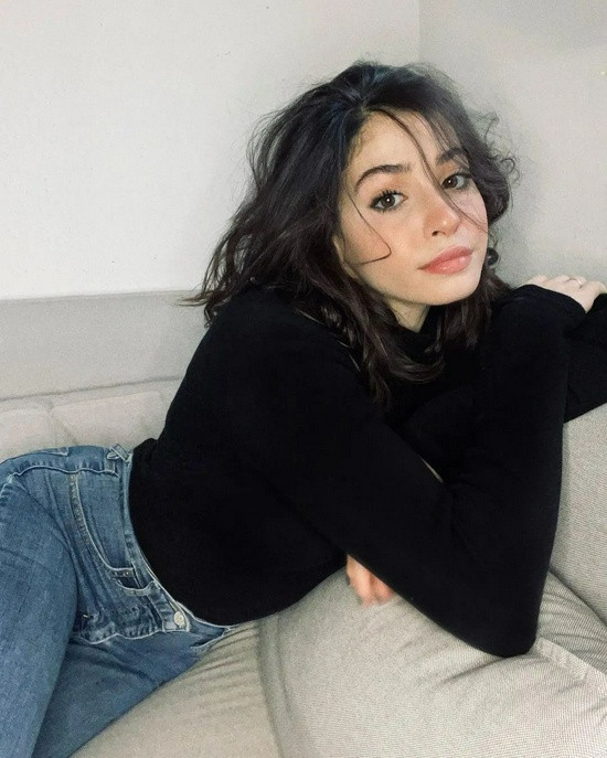 Huấn luyện viên của Yusra Mardini cho biết cô thường thức dậy vào 6 giờ và chăm chỉ tập luyện. Lịch trình hàng ngày của nữ vận động viên bao gồm đến hồ bơi, tham gia các lớp học và tập ở phòng gym. Qua trình rèn luyện chăm chỉ giúp vận động viên 23 tuổi có được thân hình săn chắc.