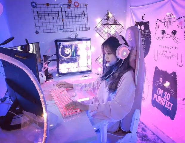 Nu streamer khoc nuc no tren livestream vi ly do co 