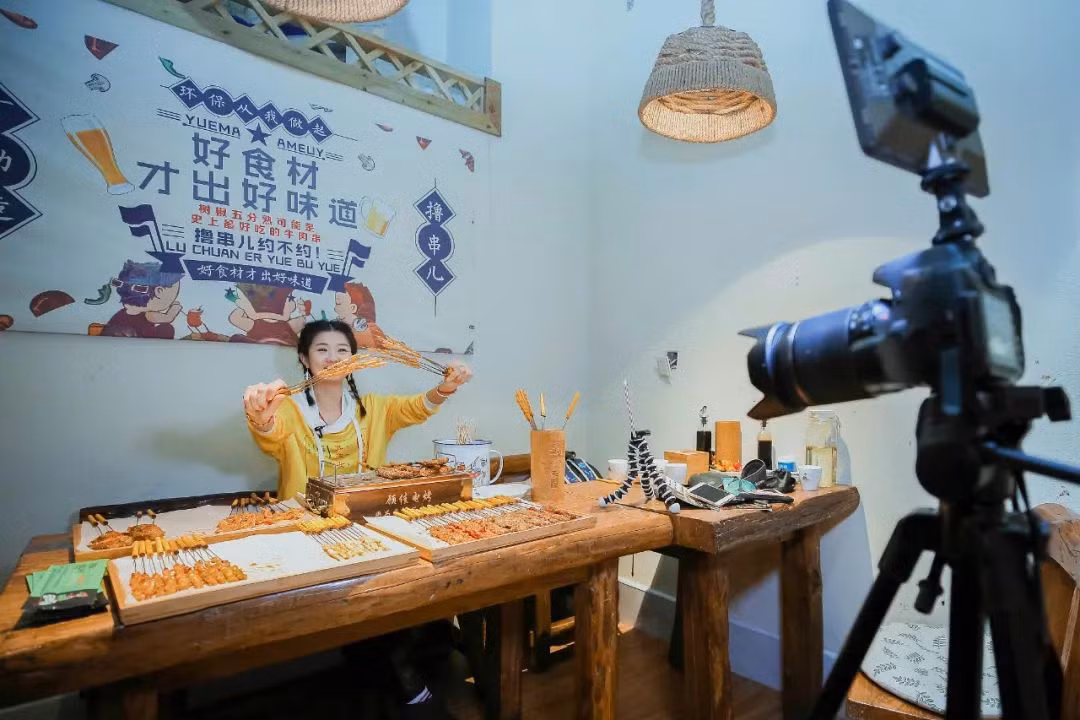 Gioi tre Trung Quoc nghi viec de lam streamer-Hinh-2