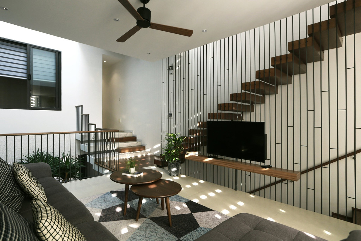 Nhà chị Trang sử dụng nội thất xinh xắn, tinh gọn nhưng thoáng đãng, thoải mái, nắng chiếu vào không thua kém các khu nghỉ dưỡng sang chảnh.