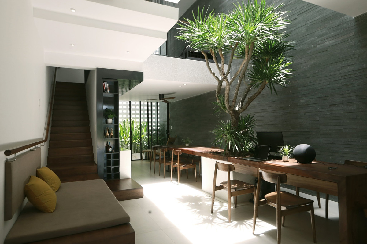 Mỗi lần công việc áp lực, chị rủ cả nhóm về nhà, tận hưởng cảm giác như đang ở quán cà phê và làm việc lại hăng say hơn.