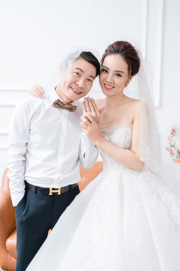 Mới cưới nhau, Công Lý và bà xã kém 15 tuổi đã cãi vã thế này - Hình 2 Moi cuoi nhau, Cong Ly va ba xa kem 15 tuoi da cai va the nay-Hinh-2