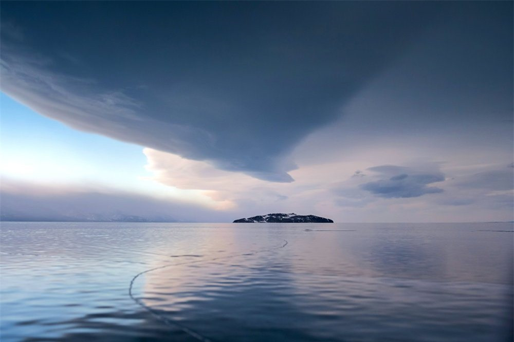 Hồ Baikal có cơ chế tự làm sạch là quần thể sinh vật phù du.