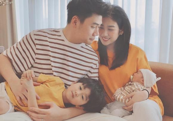 Trang Lou to chuc tiec day thang cho con-Hinh-5