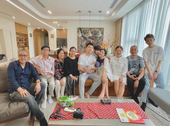 Trang Lou to chuc tiec day thang cho con-Hinh-3