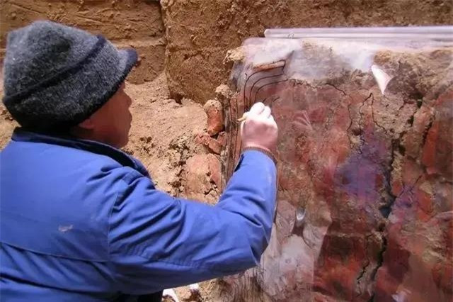 Nửa đêm nghe tiếng nổ, dân làng hoảng sợ chạy ra xem, chuyên gia mừng rỡ - Hình 3 Nua dem nghe tieng no, dan lang hoang so chay ra xem, chuyen gia mung ro-Hinh-3