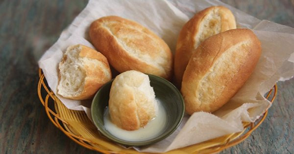 Bánh mì chấm sữa ai cũng thích nhưng ăn theo cách này chỉ hại thân Banh mi cham sua ai cung thich nhung an theo cach nay chi hai than