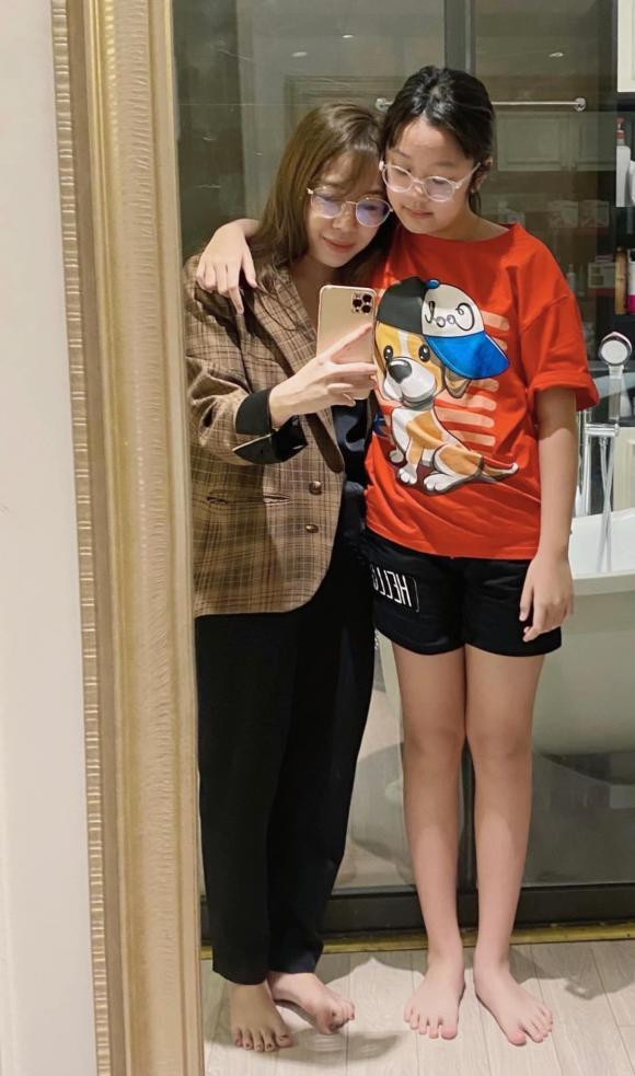 Con gai 10 tuoi cao lon phong phao, MC Diep Chi 