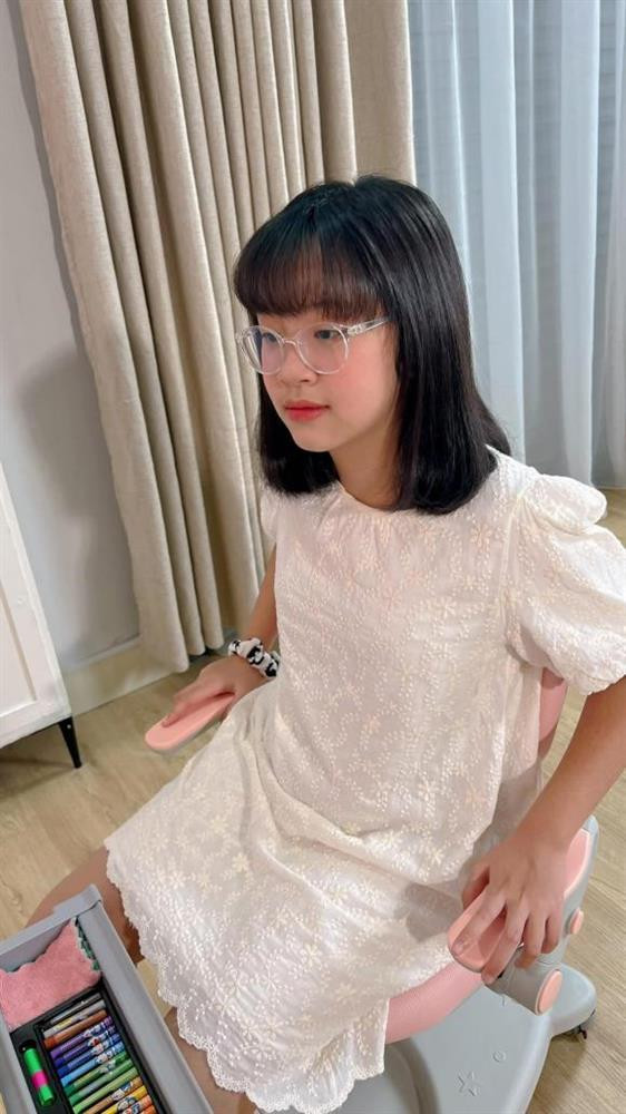 Con gai 10 tuoi cao lon phong phao, MC Diep Chi 