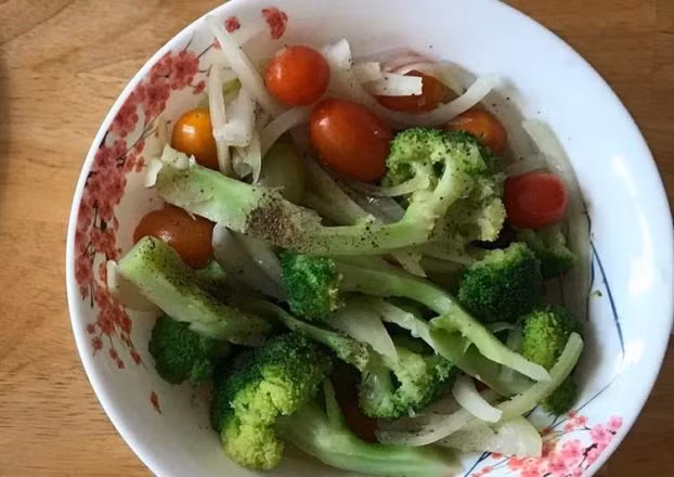 Dem ca chua nau voi 2 thu nay, vua ngon lai bo hon nhan sam-Hinh-3