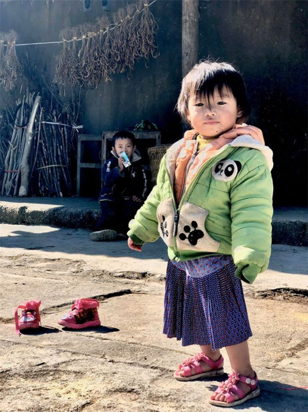 Một trong những hình ảnh đẹp được nhà báo Trương Anh Ngọc, một thành viên trong đoàn ghi lại trên hành trình chinh phục cao nguyên đá. Trên trang cá nhân của mình, anh viết: "Đất nước của mình thật đẹp, và rồi sẽ phải đặt chân tới và cảm nhận hết những điều tuyệt vời của quê hương xứ sở". (Ảnh: FB Trương Anh Ngọc) 