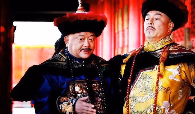 Tai sao Can Long khuyen Gia Khanh dung giet Hoa Than?