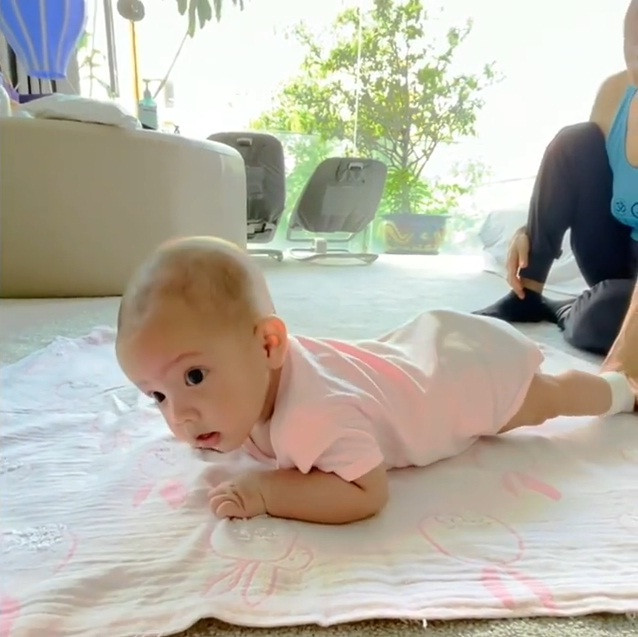 Con gai Ha Ho no nu cuoi khien dan mang dung hinh-Hinh-2