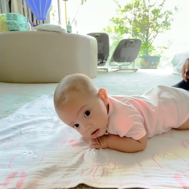 Con gai Ha Ho no nu cuoi khien dan mang dung hinh-Hinh-3