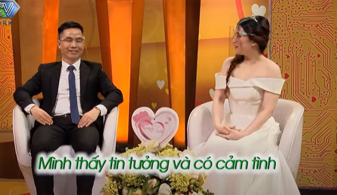 Bac si U45 cuoi duoc vo tre dep, co dem tan hon khac la-Hinh-4