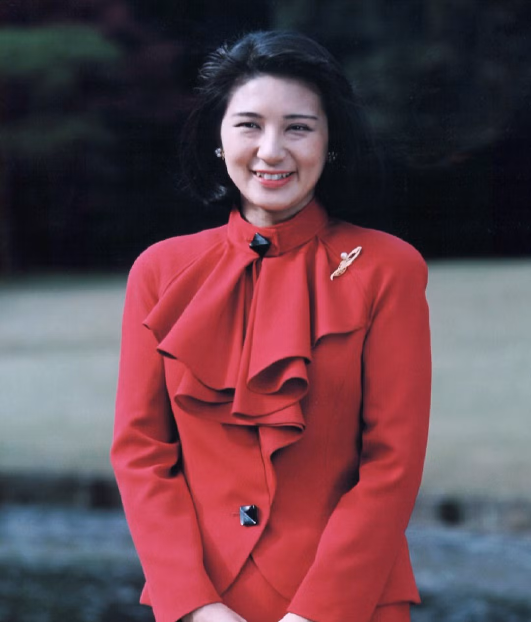 Tiếp nối mẹ chồng - Cựu Hoàng hậu Michiko, Hoàng hậu Masako Owada (sinh ngày 9/12/1963), vợ của Tân Nhật hoàng Naruhito, trở thành nàng dâu xuất thân thường dân thứ 2 của hoàng gia Nhật Bản. Bà là người phụ nữ tài sắc vẹn toàn, từng theo học tại những trường đại học hàng đầu thế giới, thông thạo 6 ngoại ngữ và là một viên chức của Bộ Ngoại giao Nhật Bản như cha mình. Ảnh: Getty.