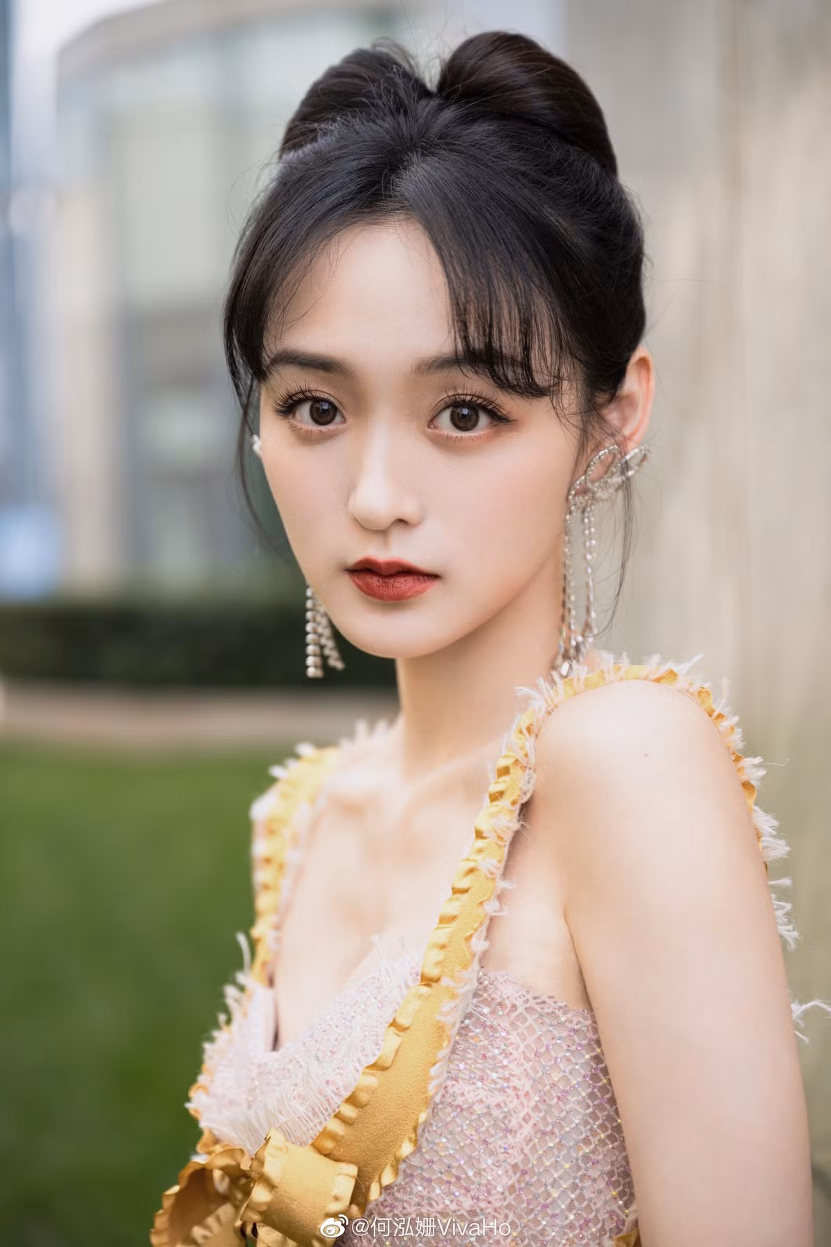 Theo nguyên tác Thiên long bát bộ của cố nhà văn Kim Dung, A Tử là nhân vật vừa đáng thương vừa đáng giận. Nàng là con gái của vương gia Đoàn Chính Thuần và Nguyễn Tinh Trúc, em gái của A Châu. Từ nhỏ, A Tử đã lưu lạc chốn giang hồ, sinh ra trong gia đình hiển hách nhưng A Tử trở thành đệ tử của Đinh Xuân Thu, một trong những đệ nhất ác ma chốn biên thùy. Do môi trường sống hun đúc, nhân vật trở nên ngang ngược, độc ác, ích kỷ.