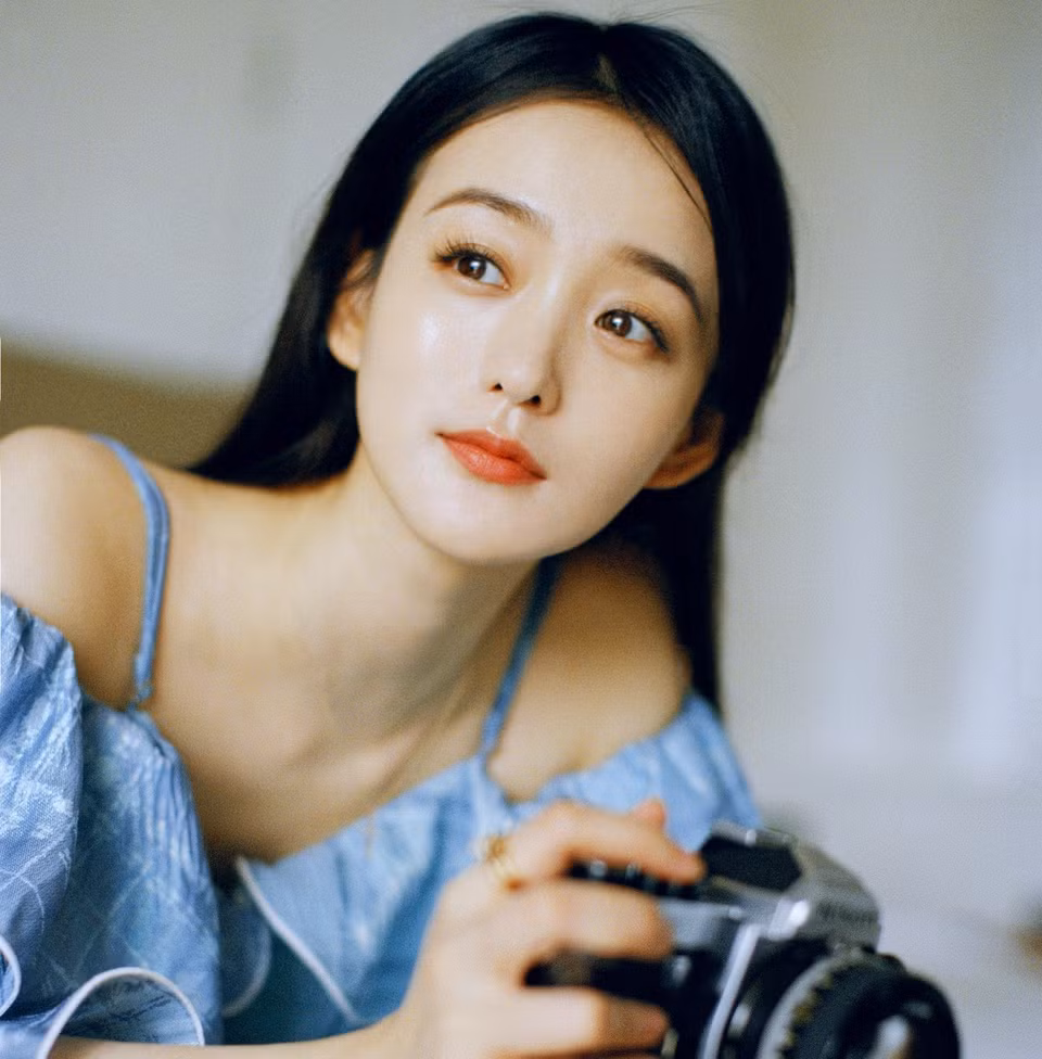 br/> Theo 163, nữ diễn viên chia sẻ sau phim Hậu cung Như Ý truyện, cô luôn lo lắng mỗi khi ra khỏi nhà. Nữ diễn viên được yêu mến nhờ không scandal.