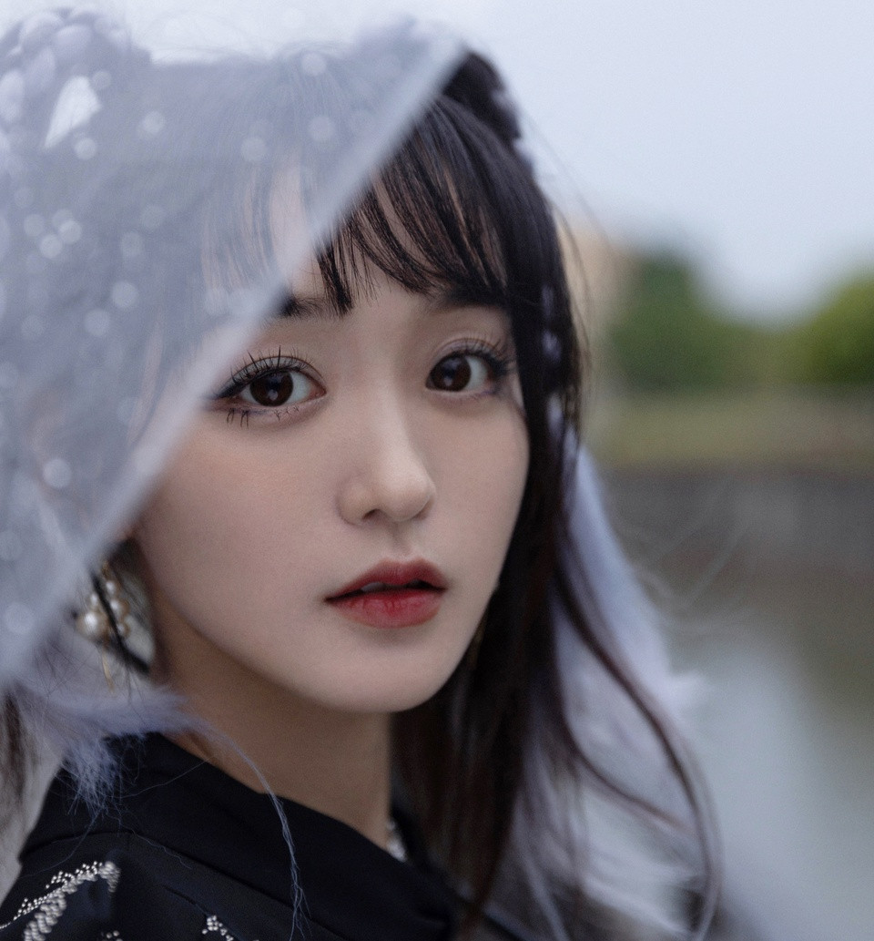 br/> Theo Sina, vai diễn khiến khán giả vừa thương vừa giận rất khó thể hiện. Hà Hoằng San diễn xuất tốt dạng nhân vật có tình cảm phức tạp.