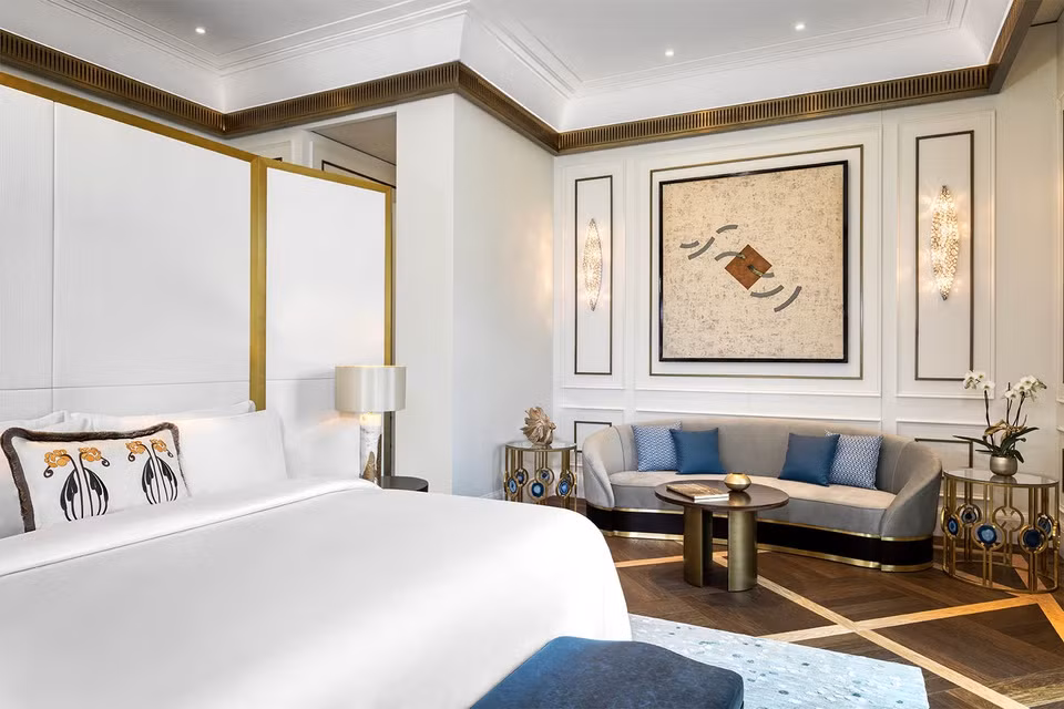 br/> Khách sạn gồm 19 dãy phòng với 111 phòng, bao gồm một Royal Suite có mức giá 7.645 USD/đêm. Phòng suite này mang tên Maria Klotild, được đặt theo công chúa Đức.