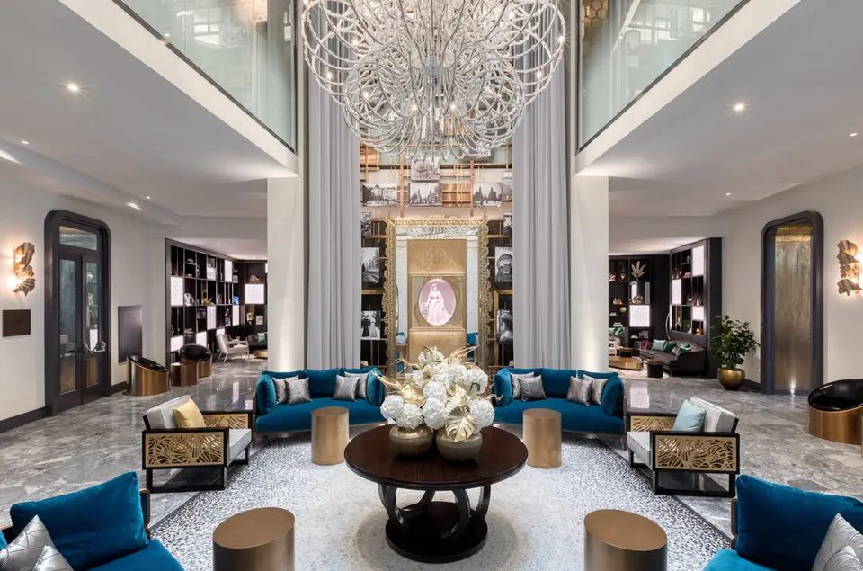 br/> Không gian sảnh rộng rãi và sang trọng. Theo Selim Olmez, Giám đốc marketing của Matild Palace, khách sạn là sự phản ánh chân thực của tâm hồn Hungary.