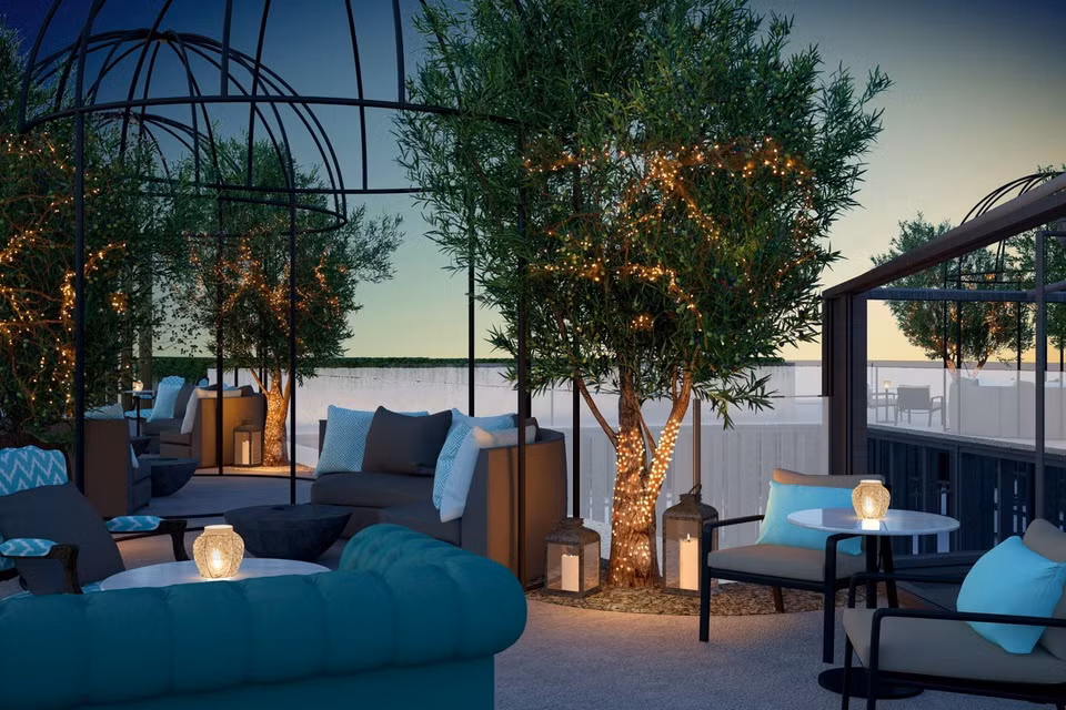 br/> Sân hiên của quầy bar Duchess có tầm nhìn 360 độ ra Budapest, phục vụ nhiều món cocktail đa dạng.