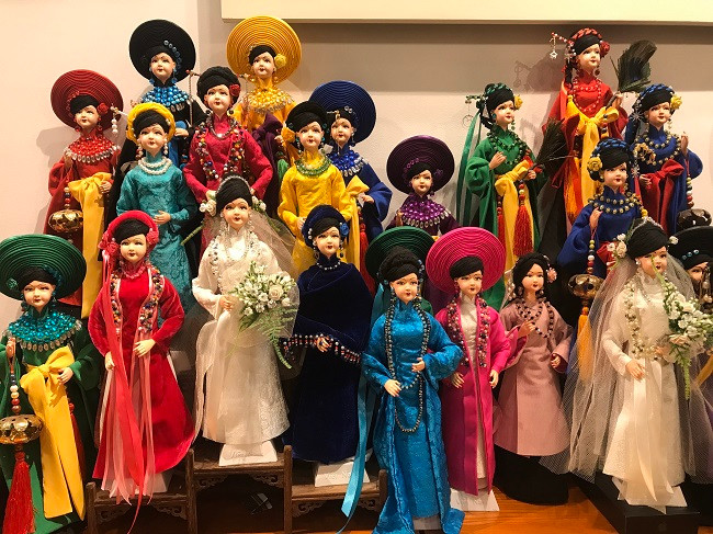 Hon 3 trieu dong/bo trang phuc sieu nho, 7x Ha Noi lam khong kip ban