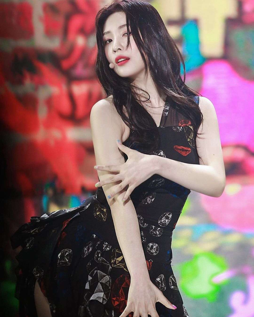 br/> Bên cạnh sự nghiệp âm nhạc, Joy cũng tích cực hoạt động trong lĩnh vực diễn xuất. Năm 2017, Joy lần đầu thử sức với vai nữ chính thông qua bộ phim The Liar and His Lover. Tuy nhiên, kỹ năng diễn xuất có phần lúng túng, non nớt của Joy trong bộ phim đã gây ra nhiều tranh cãi.