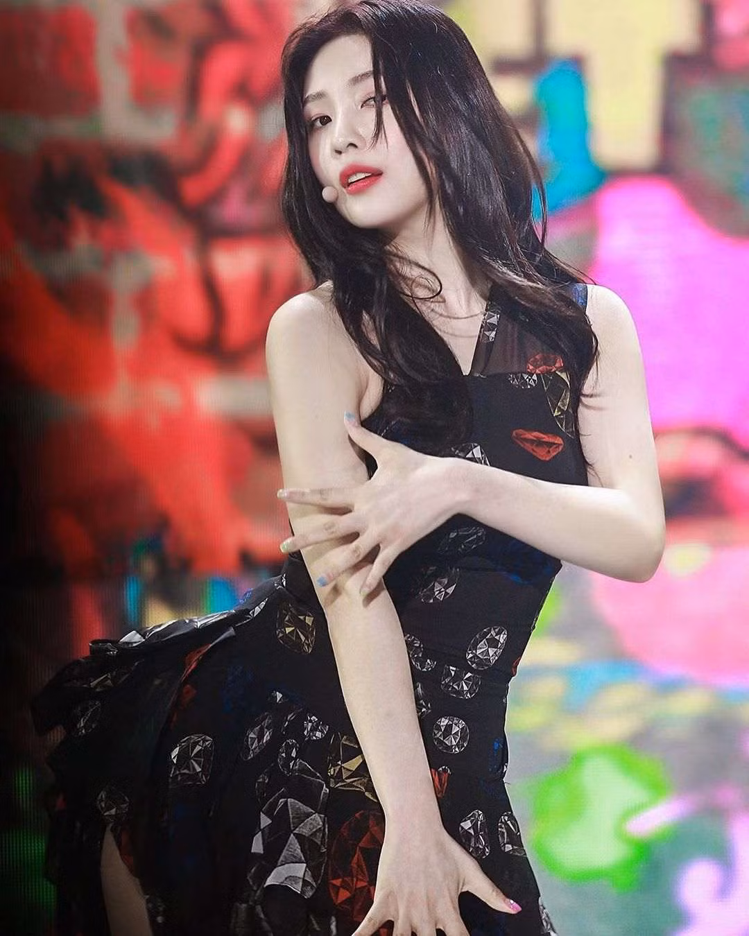 br/> Bên cạnh sự nghiệp âm nhạc, Joy cũng tích cực hoạt động trong lĩnh vực diễn xuất. Năm 2017, Joy lần đầu thử sức với vai nữ chính thông qua bộ phim The Liar and His Lover. Tuy nhiên, kỹ năng diễn xuất có phần lúng túng, non nớt của Joy trong bộ phim đã gây ra nhiều tranh cãi.