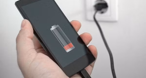 Chi can 1 click biet ngay dien thoai cua ban co bi chai pin hay khong