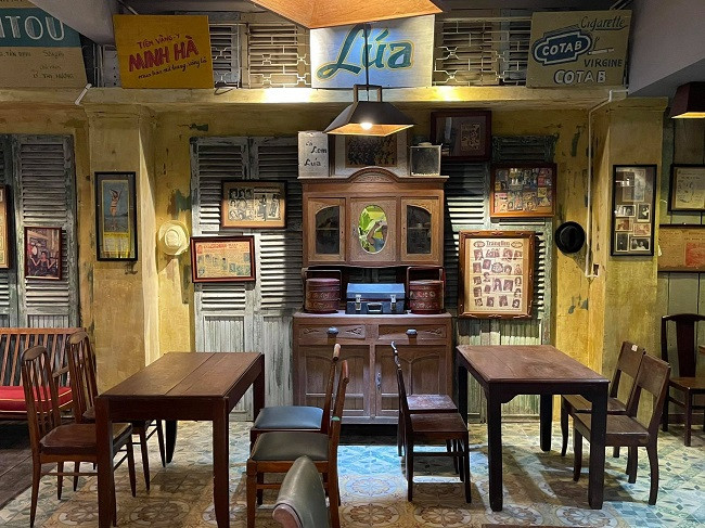 Quan ca phe doc nhat cua Dai gia Sai Gon voi hon 5.000 co vat-Hinh-4