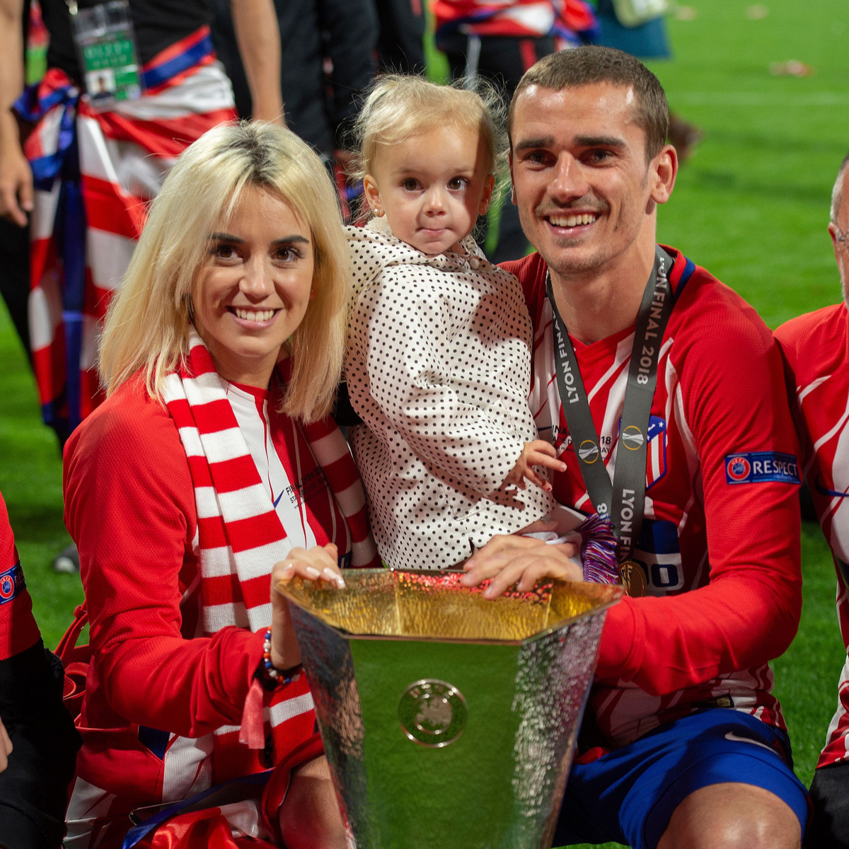 Năm 2016, 5 năm sau khi yêu, Griezmann cùng Erika đón con gái đầu lòng Mia. Chia sẻ với Elle về khoảnh khắc đón con gái đầu lòng, Griezmann tiết lộ: “Tôi hoàn toàn bất lực, chỉ biết chờ đợi mà không thể làm gì giúp Erika đỡ đau. Tôi đứng đó, hồi hộp chờ đợi giây phút được làm cha".