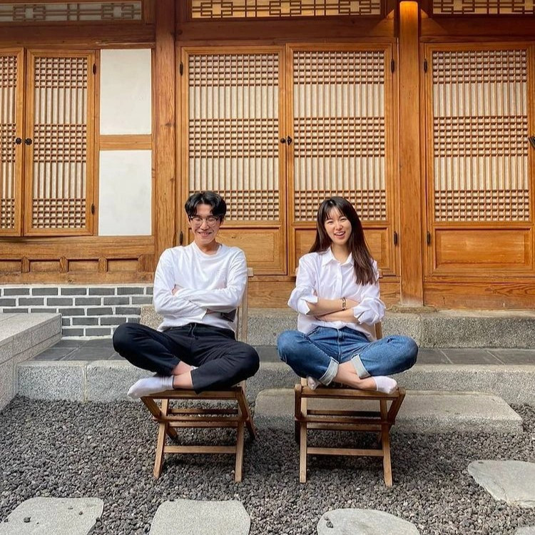 Bên cạnh trang cá nhân, Jena còn lập trang web để quảng bá các khóa học của mình. Cô kết hợp cùng các đồng nghiệp để xây dựng hệ thống các bài học một cách chuyên nghiệp và phù hợp với nhiều đối tượng học sinh hơn.