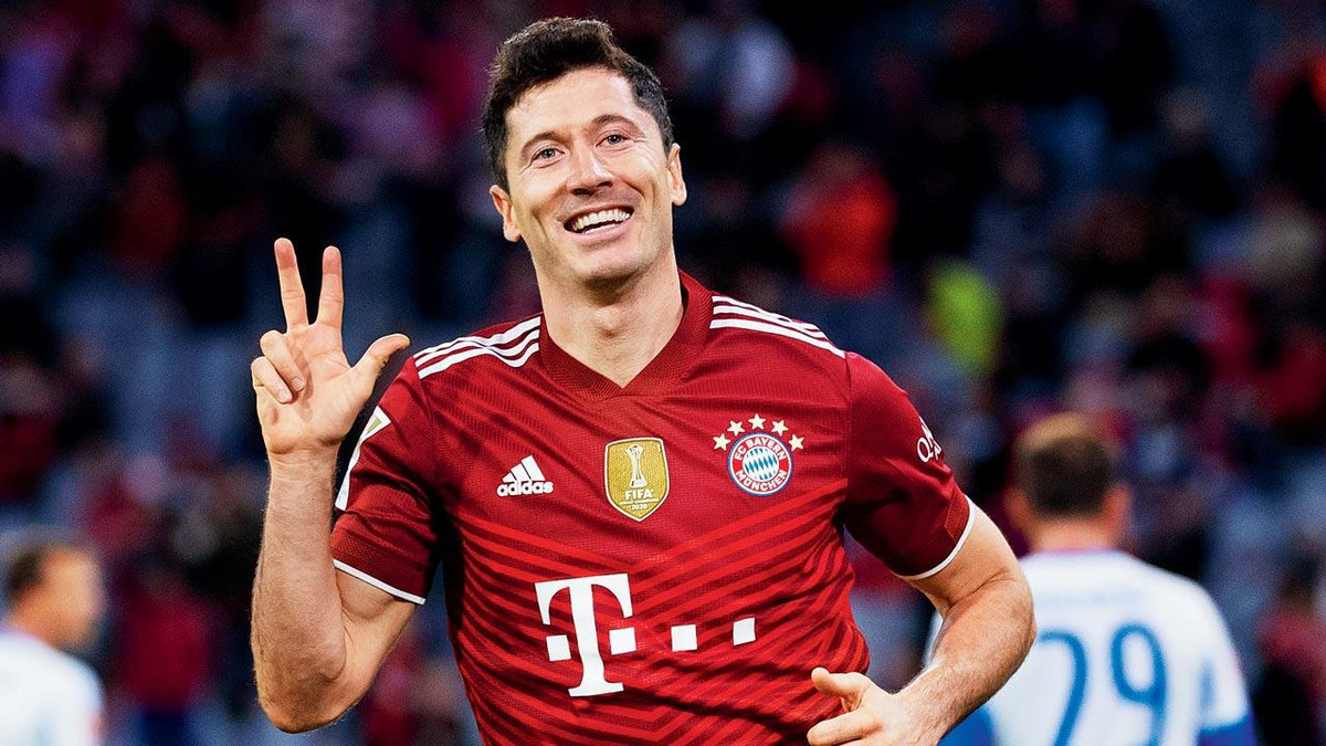 Robert Lewandowski xếp thứ 3 trong danh sách kể trên, khi đóng góp trực tiếp vào 40 bàn thắng (37 bàn và 3 kiến tạo) cho Bayern Munich tại Bundesliga. Tiền đạo người Ba Lan đã ghi 7 bàn tại Bundesliga kể từ đầu mùa 2021/22. Tính trên mọi mặt trận, Lewandowski có 11 bàn sau 8 trận cho Bayern.
