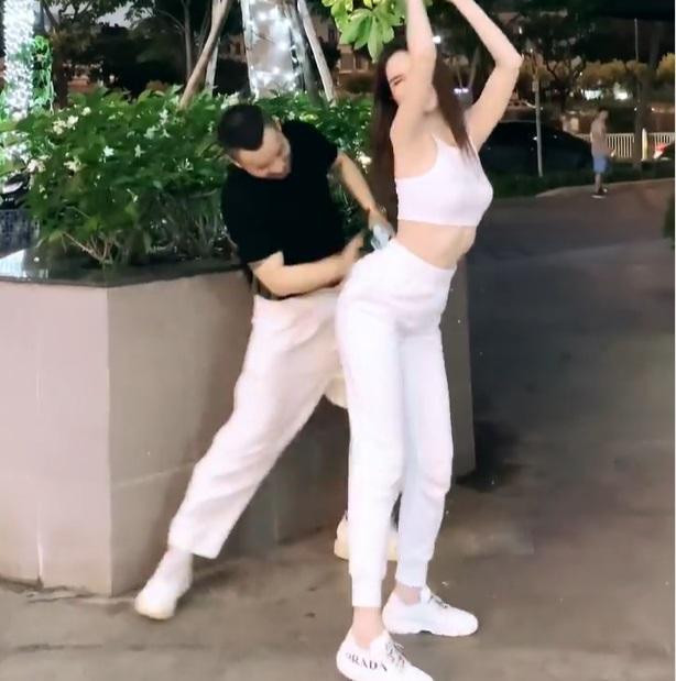 Vũ Khắc Tiệp - Ngọc Trinh và những pha ôm hôn "nóng mắt" - Hình 3 Vu Khac Tiep - Ngoc Trinh va nhung pha om hon