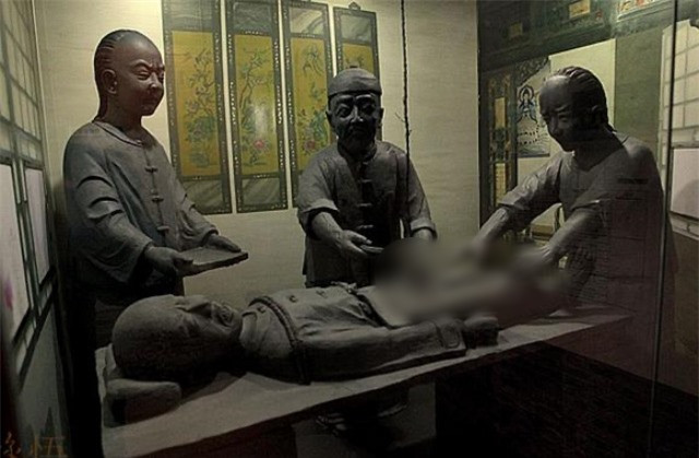 Người trực tiếp tịnh thân cho trẻ em thành thái giám là ai? - Hình 2 Nguoi truc tiep tinh than cho tre em thanh thai giam la ai?-Hinh-2